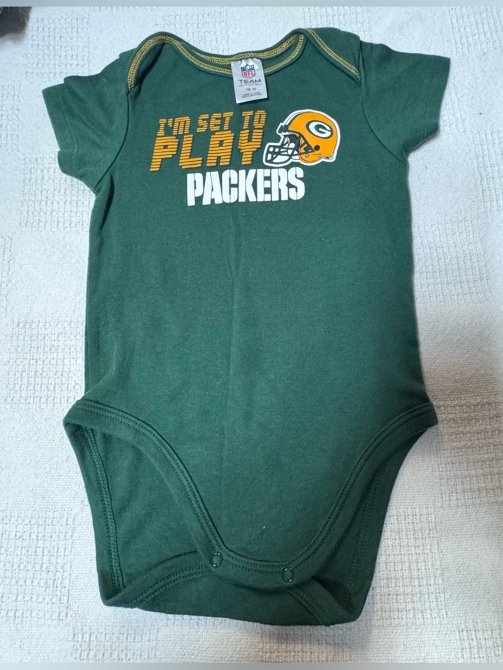 NFL Green Packers 'I'm Set to Play' Baby One-Piece with Yellow Helmet Unixes.